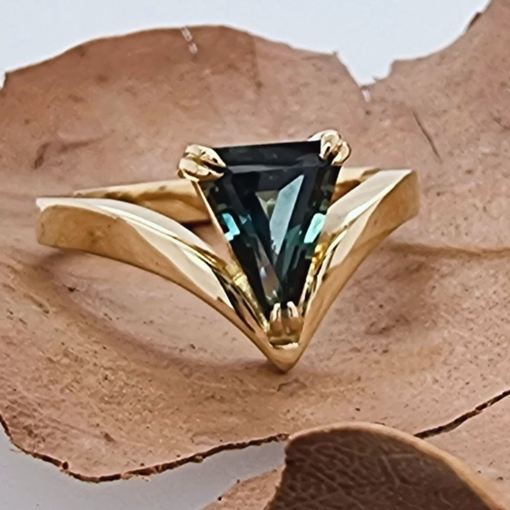 18ct Yellow Gold Australian Teal Sapphire Ring