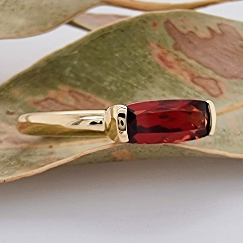9ct Yellow Gold Garnet Ring – Desma Designs